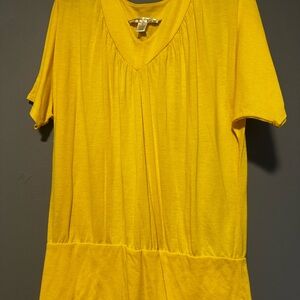 Women's V-Neck Short Sleeve Top in Mustard Yellow